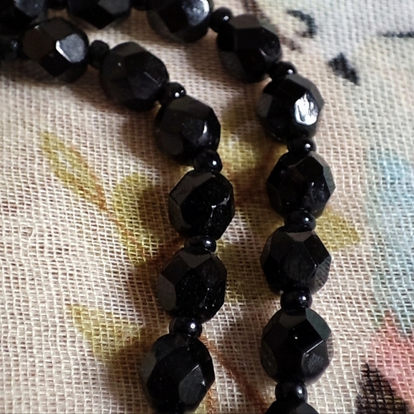Vintage Antique Jet Black Glass Faceted Single Strand Beaded Mourning Necklace - Picture 7 of 10